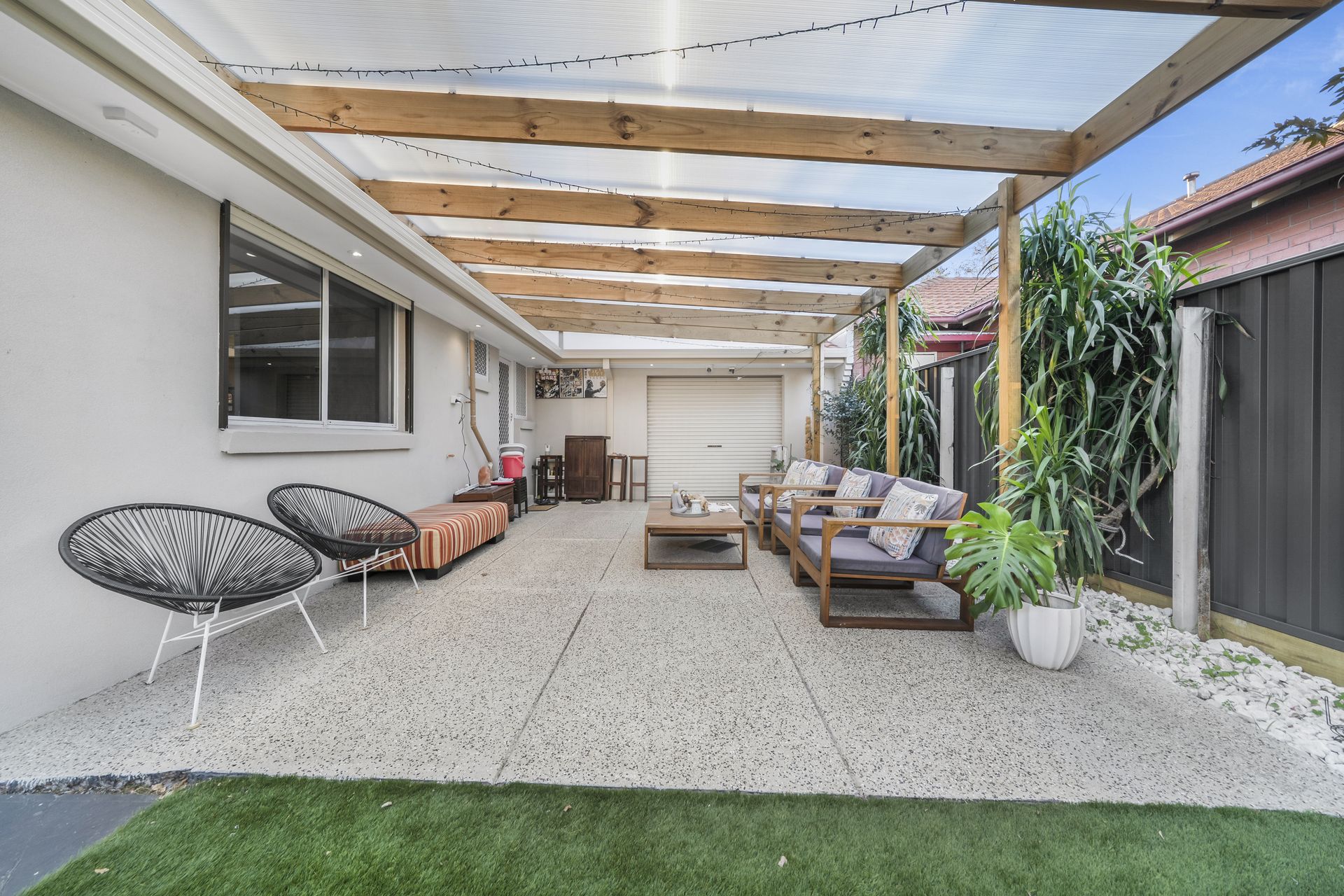Memento residence lounge and dining area